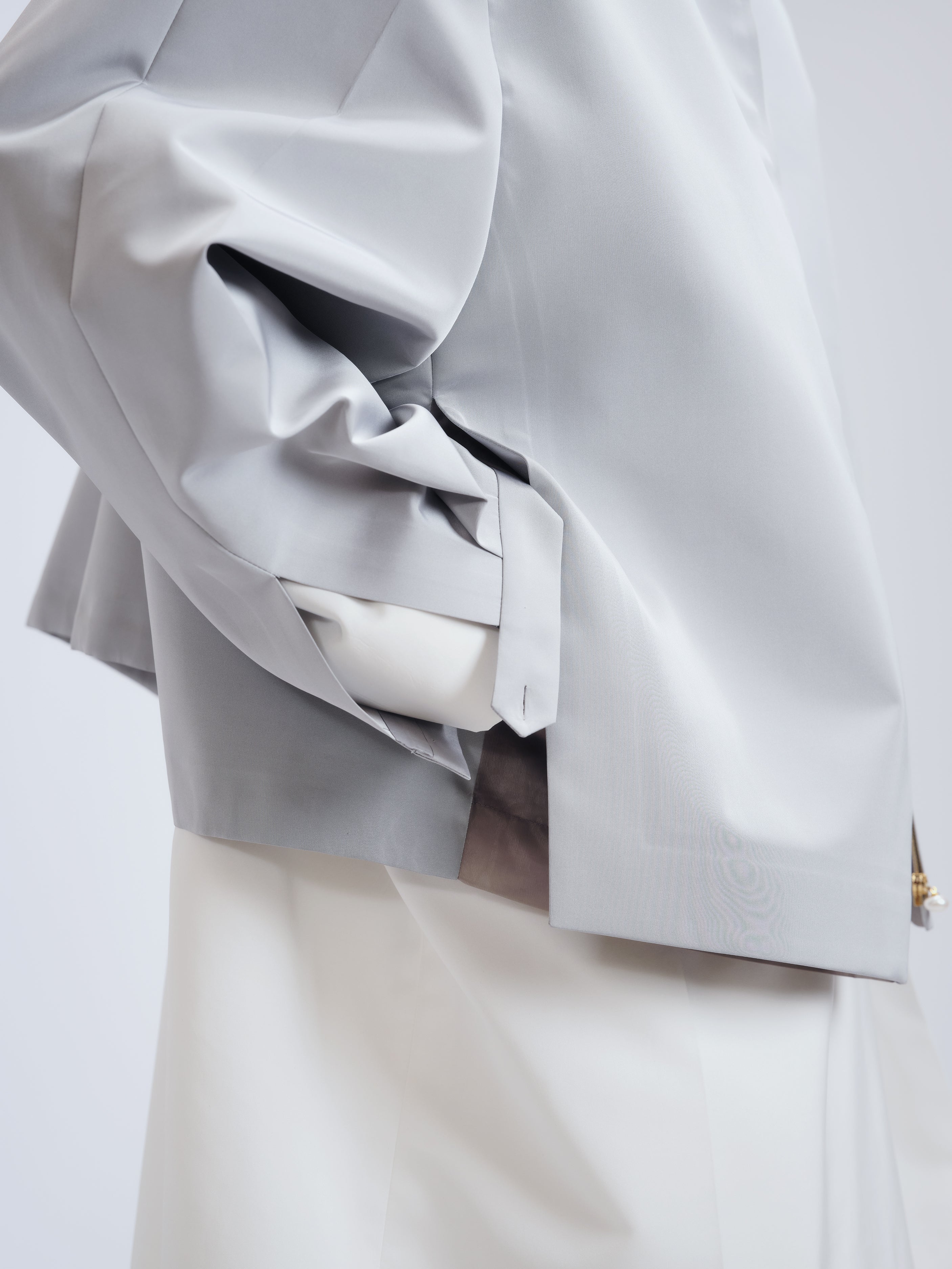Hooded blouson in compact nylon