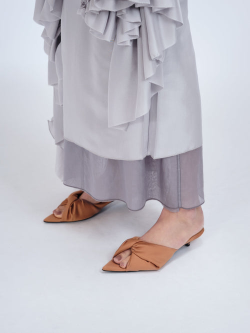 Coupole knotted open toe in satin
