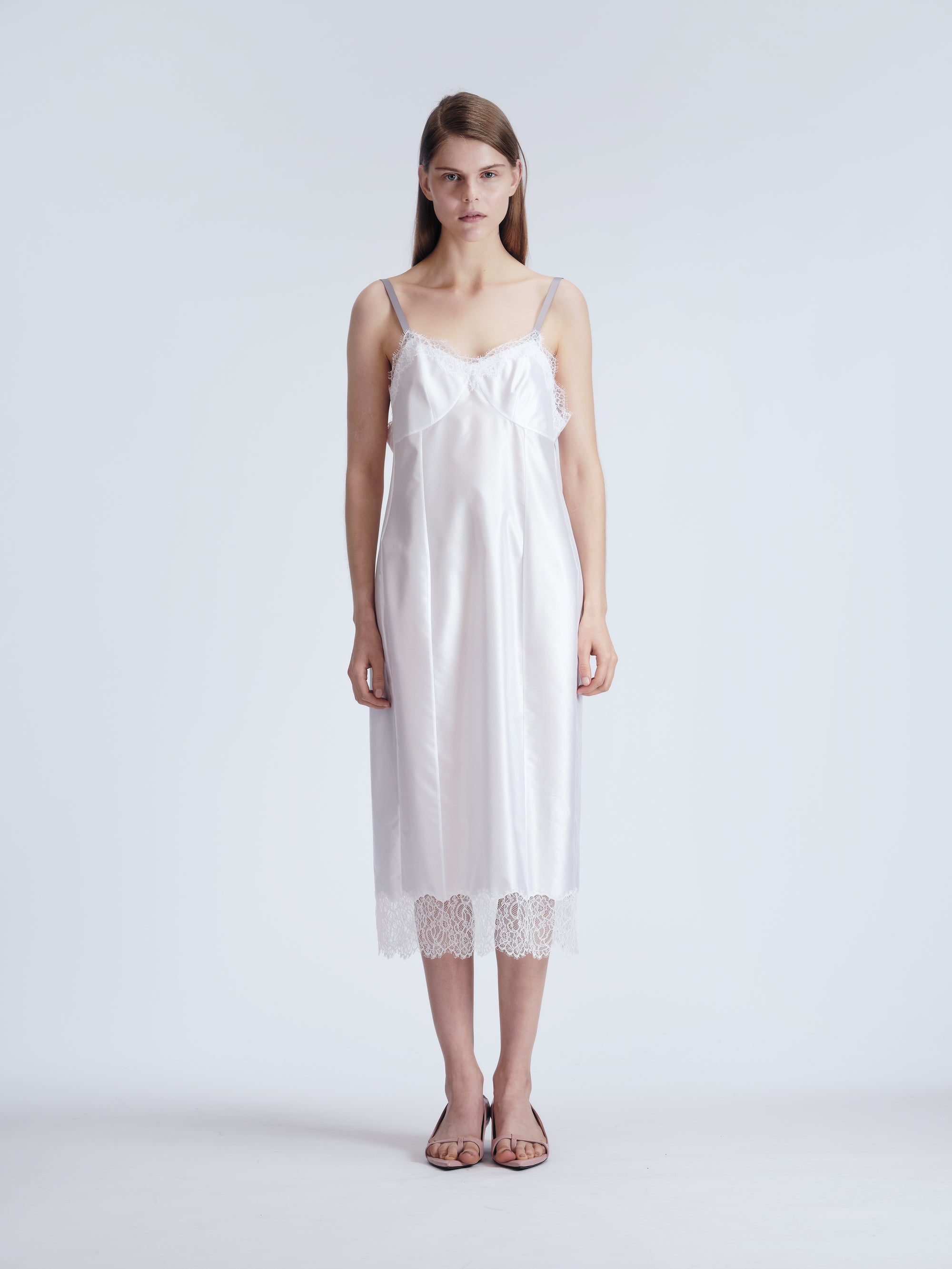 Robe lingerie en soie technique pressée