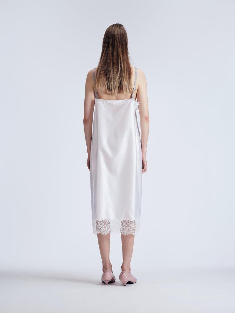 Robe lingerie en soie technique pressée