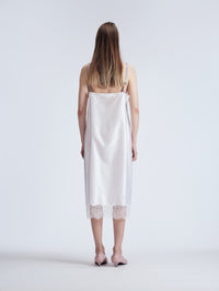 Robe lingerie en soie technique pressée