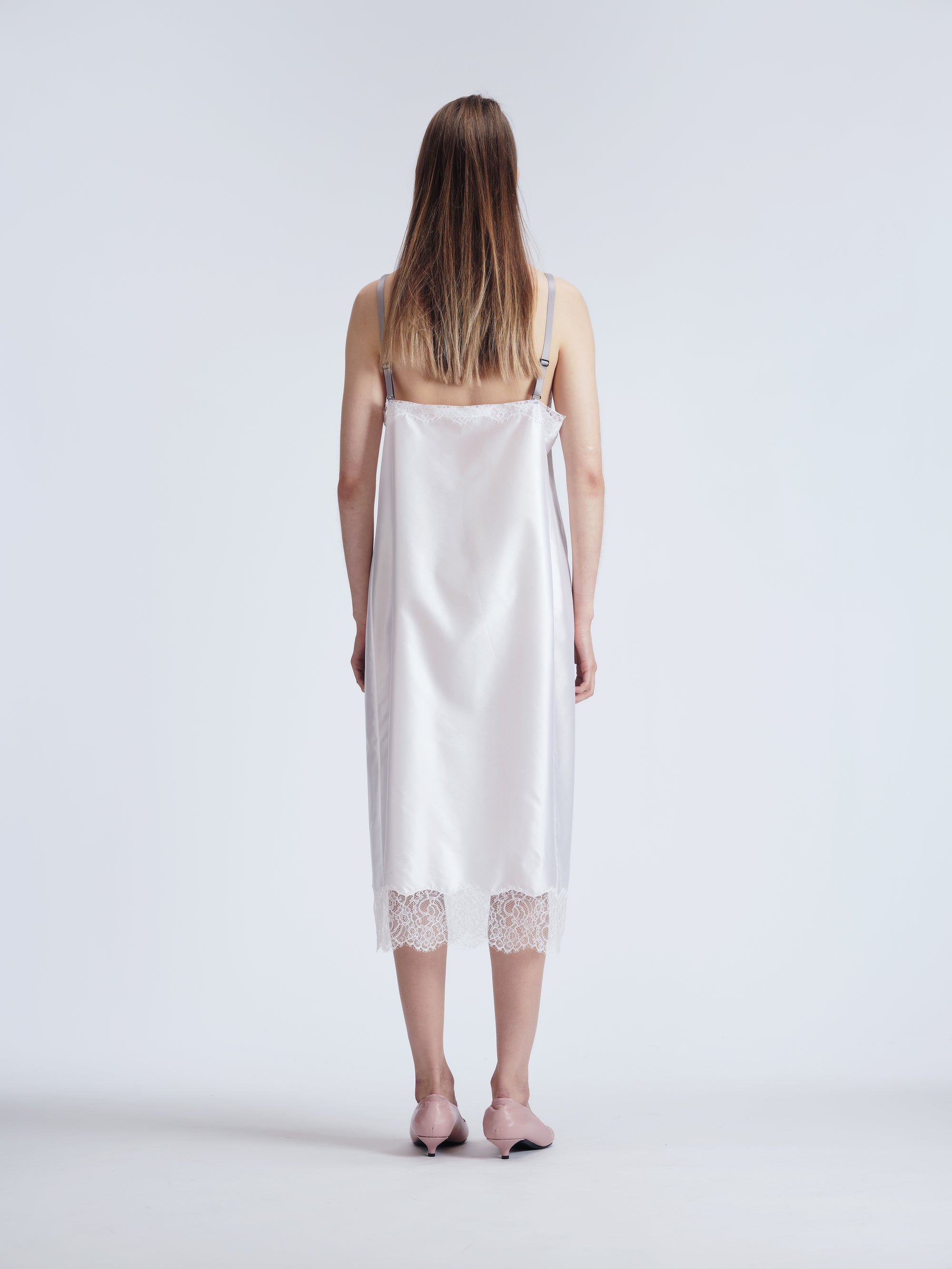 Robe lingerie en soie technique pressée