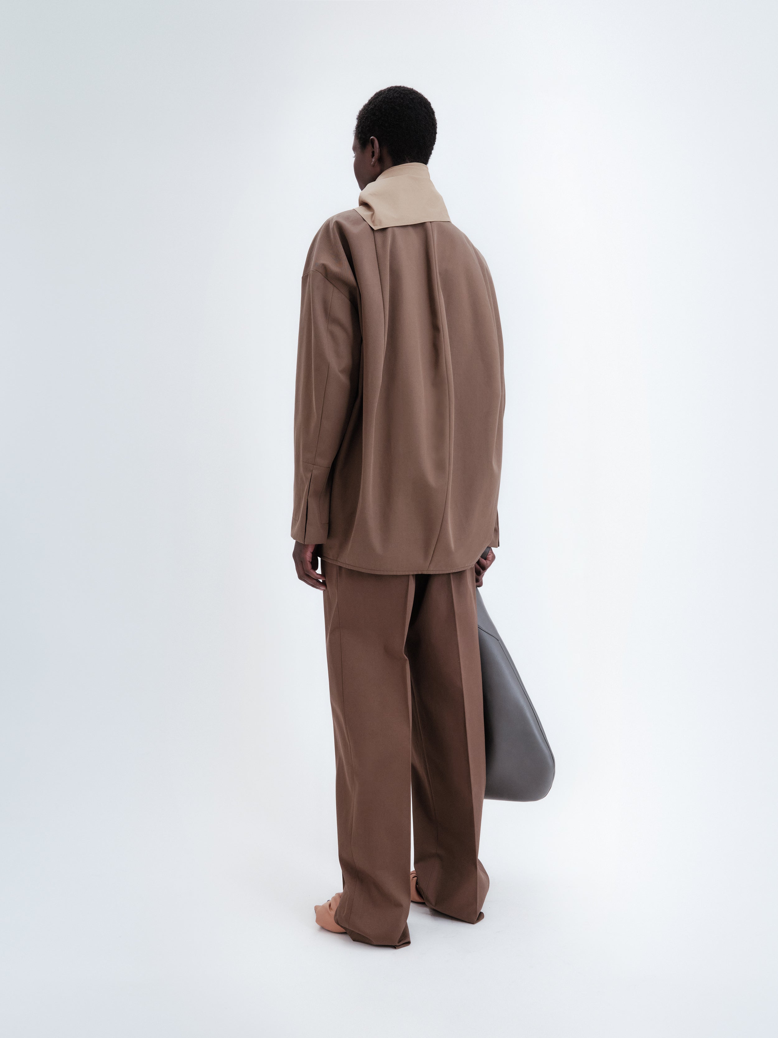Pantalon à plis en gabardine de coton