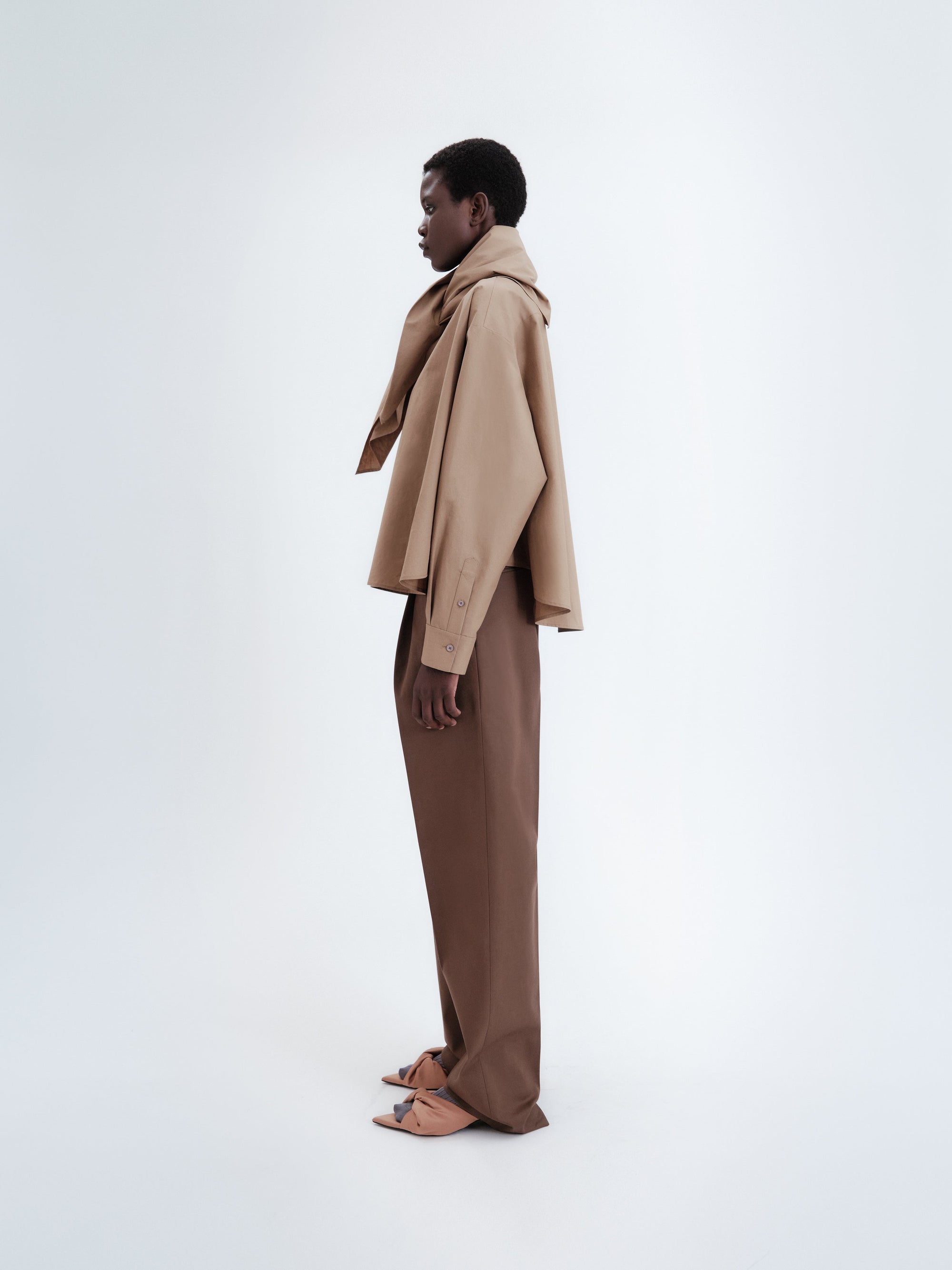 Bow shirt in light shirting