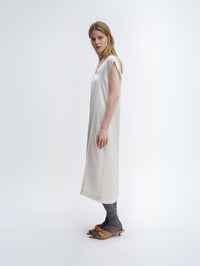 Robe droite en satin technique froissé