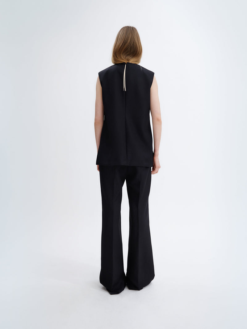 Sleeveless shift top in grain de poudre