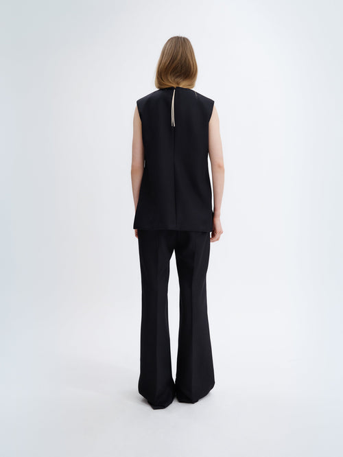 Sleeveless shift top in grain de poudre
