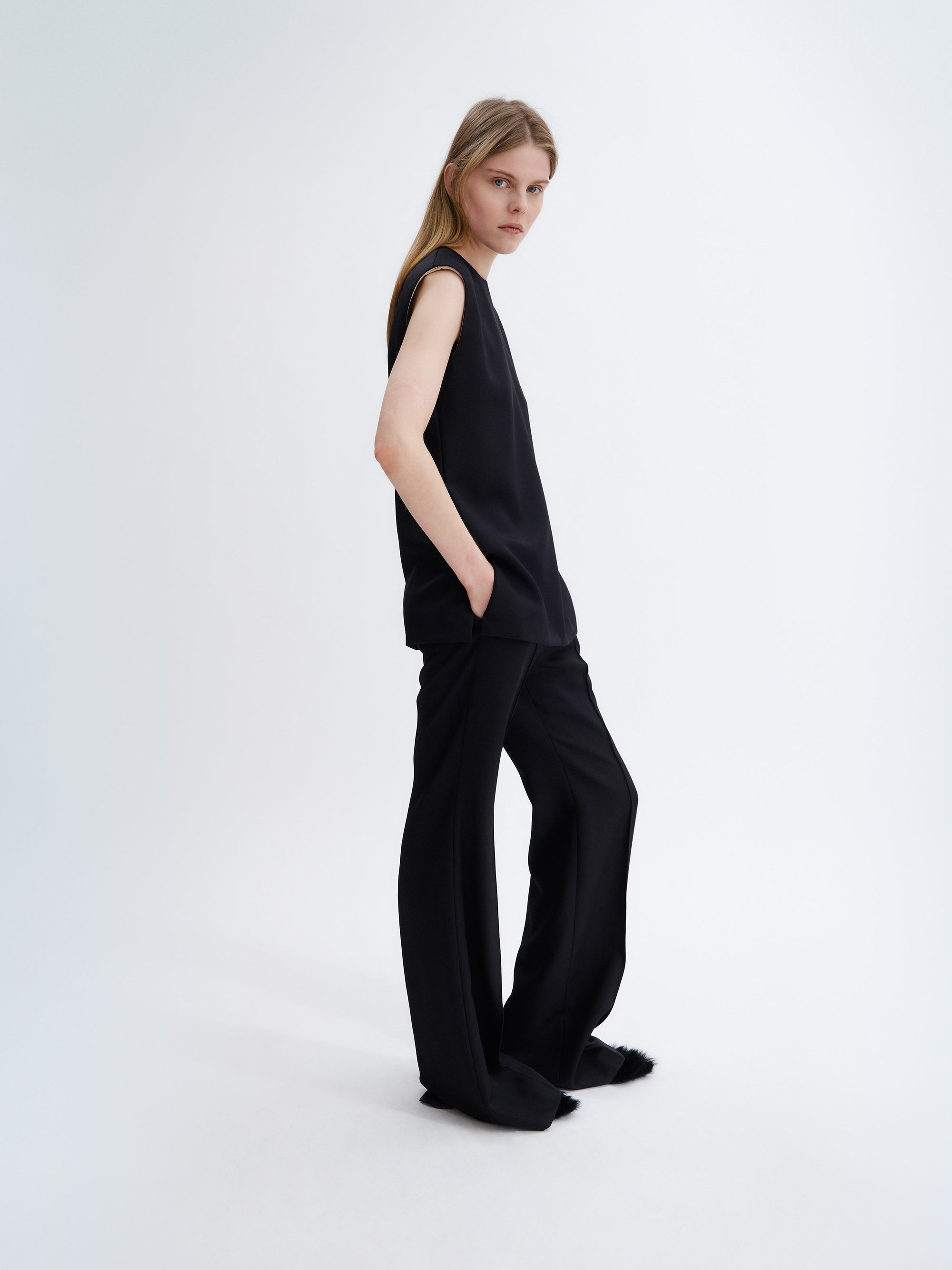 Flared trousers in grain de poudre