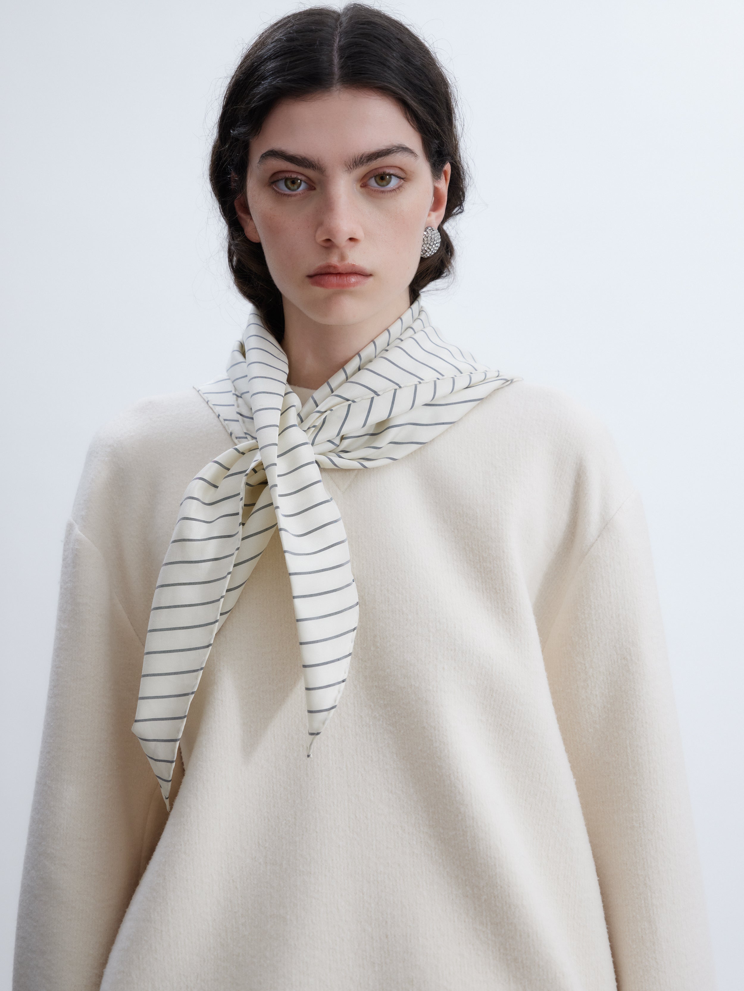Knotted scarf in silk stripe