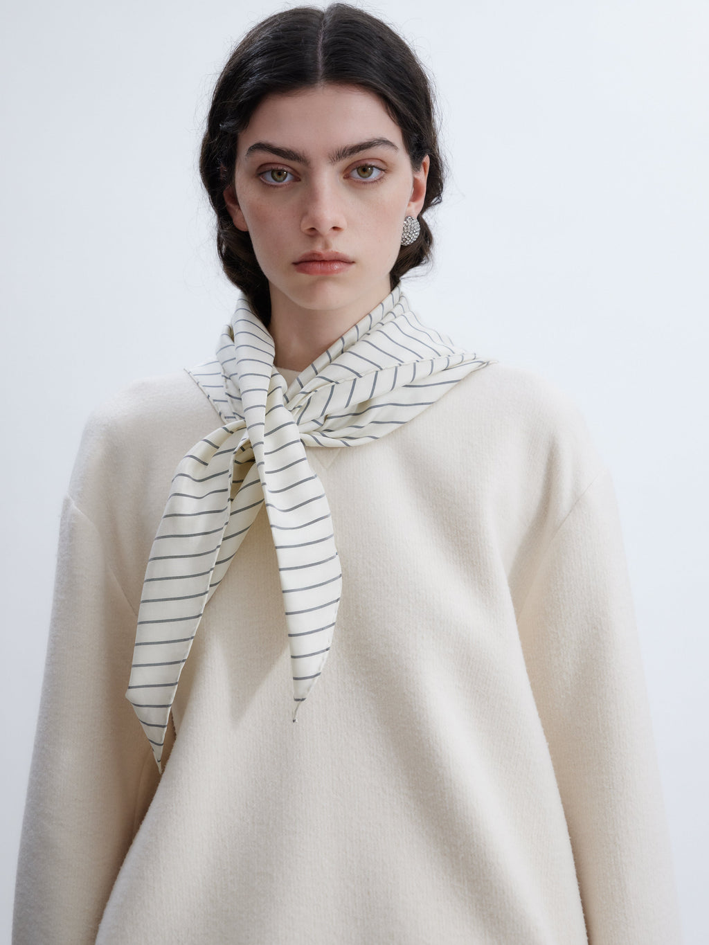Knotted scarf in silk stripe