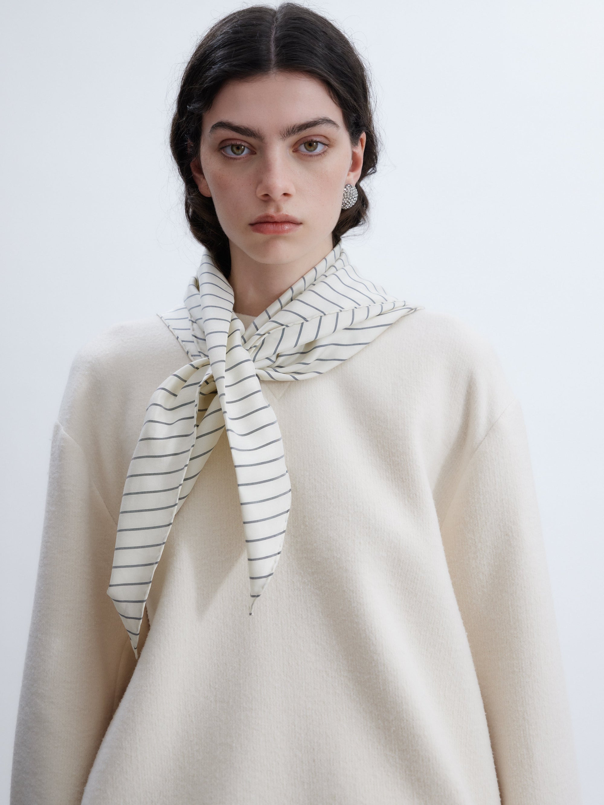 Knotted scarf in silk stripe