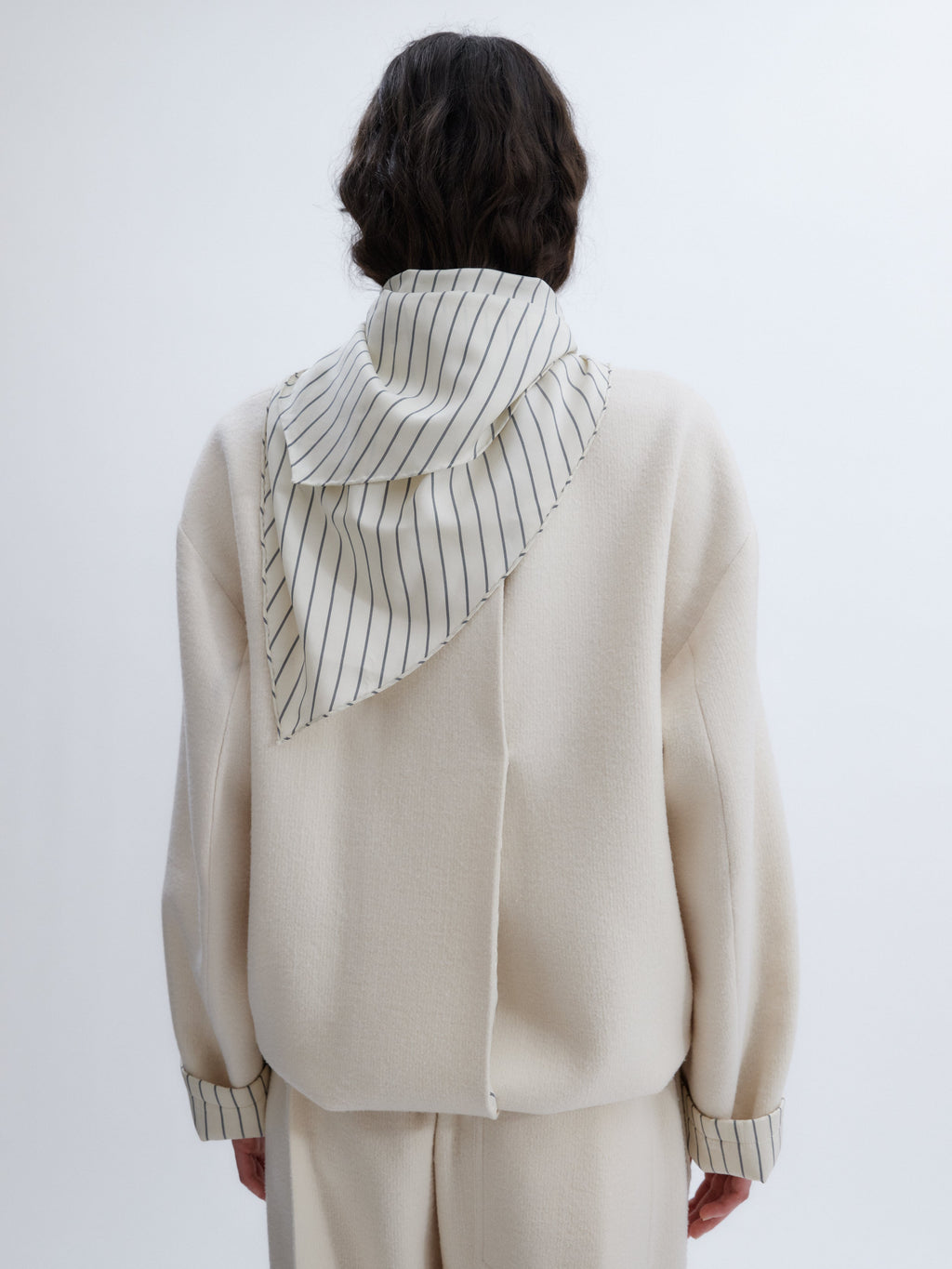 Knotted scarf in silk stripe