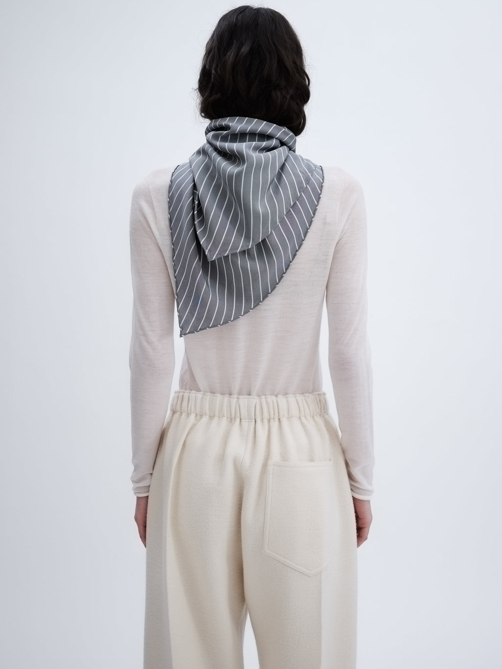 Knotted scarf in silk stripe