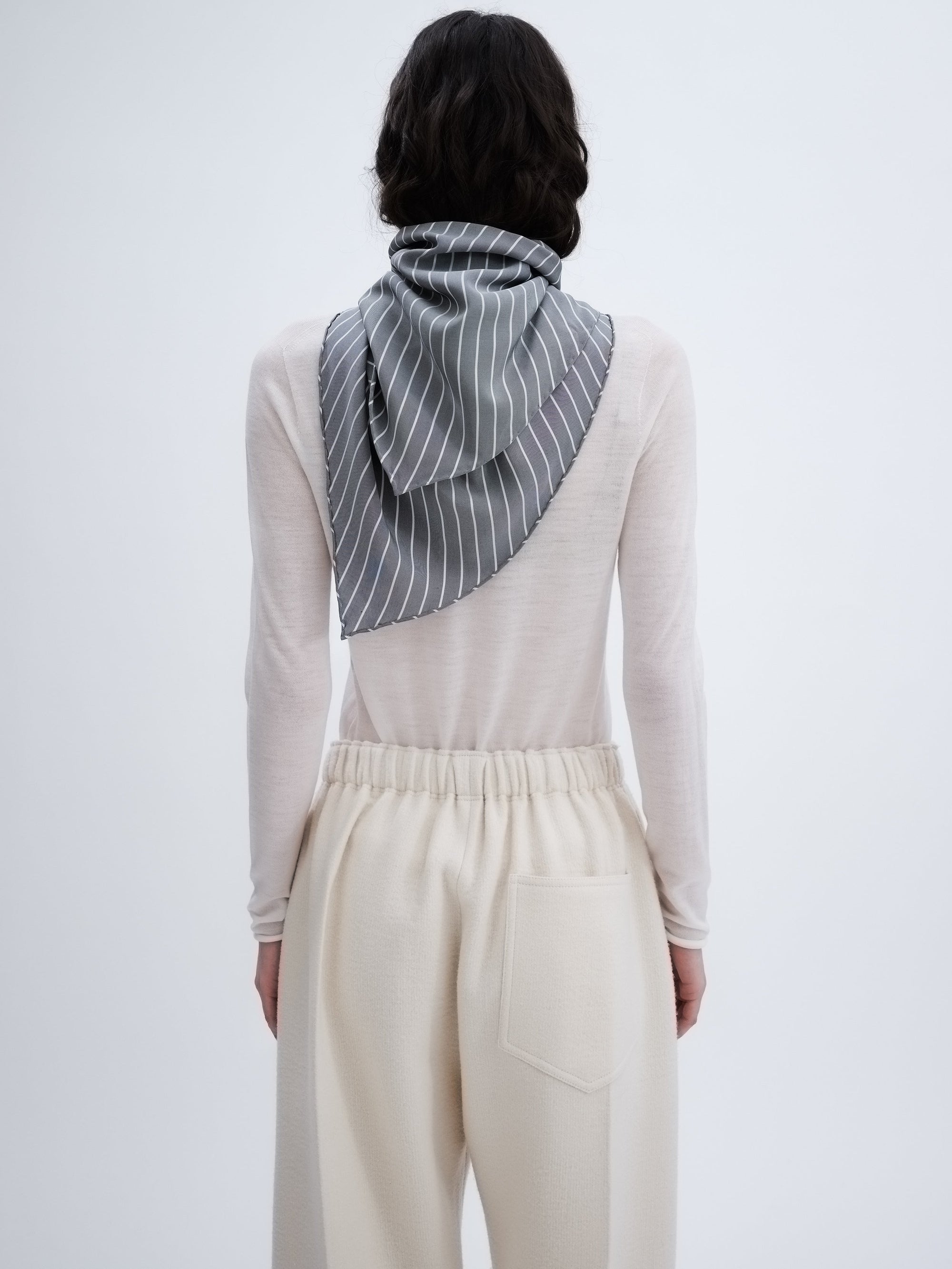 Knotted scarf in silk stripe