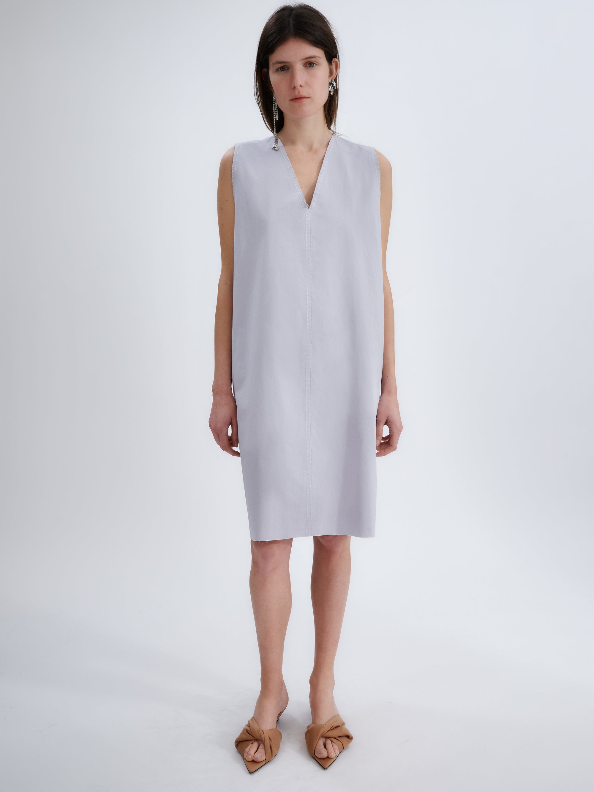 V-neck dress in matt poplin