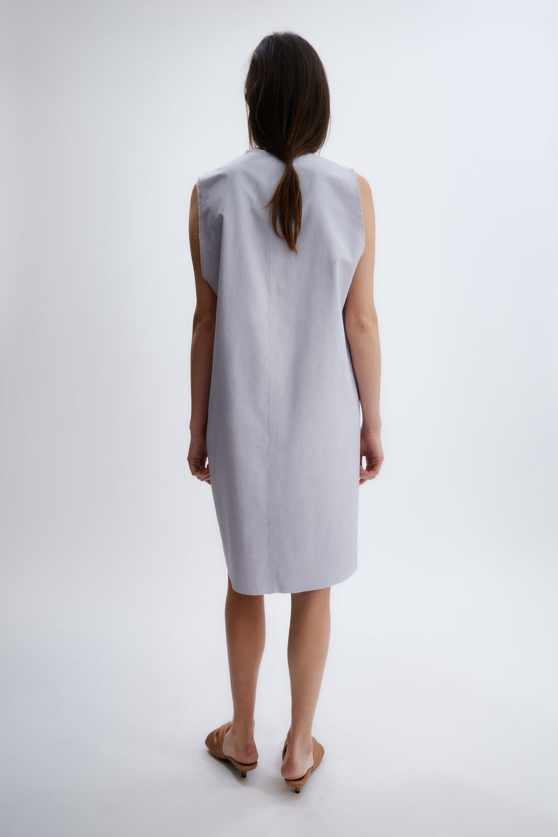 V-neck dress in matt poplin
