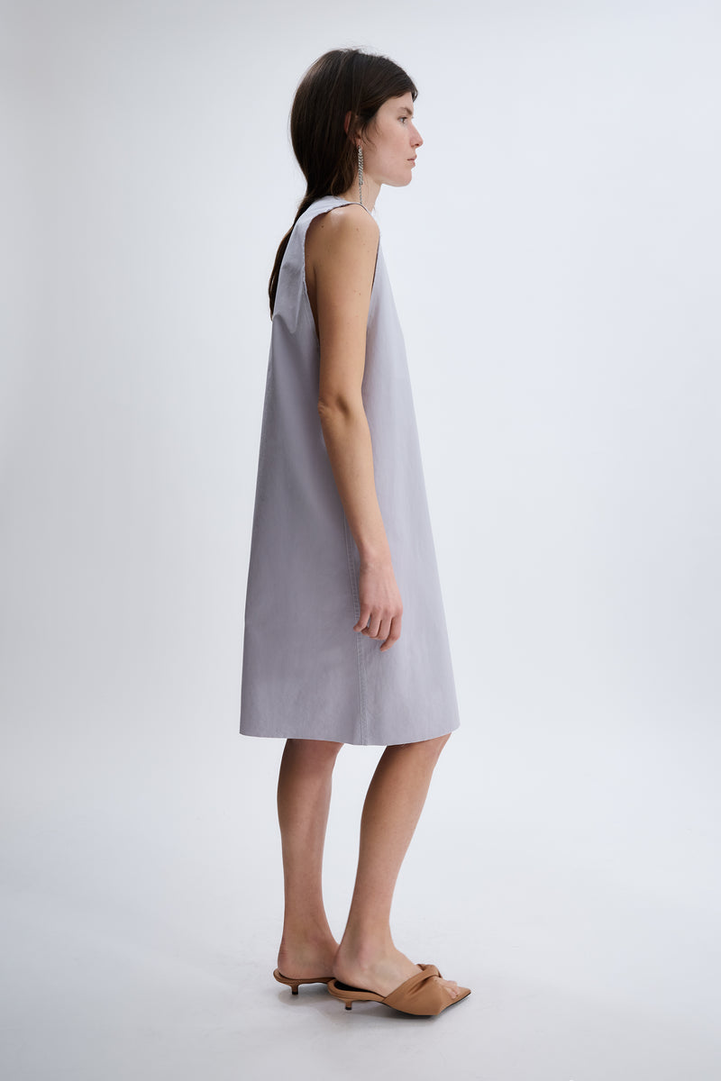 V-neck dress in matt poplin