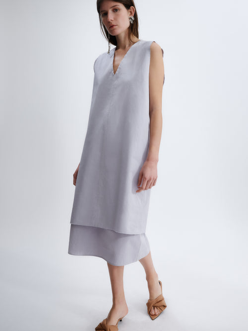 V-neck dress in matt poplin