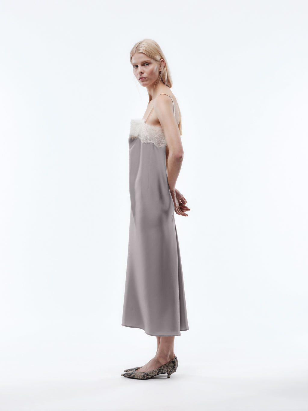 Robe en dentelle en soie habotai