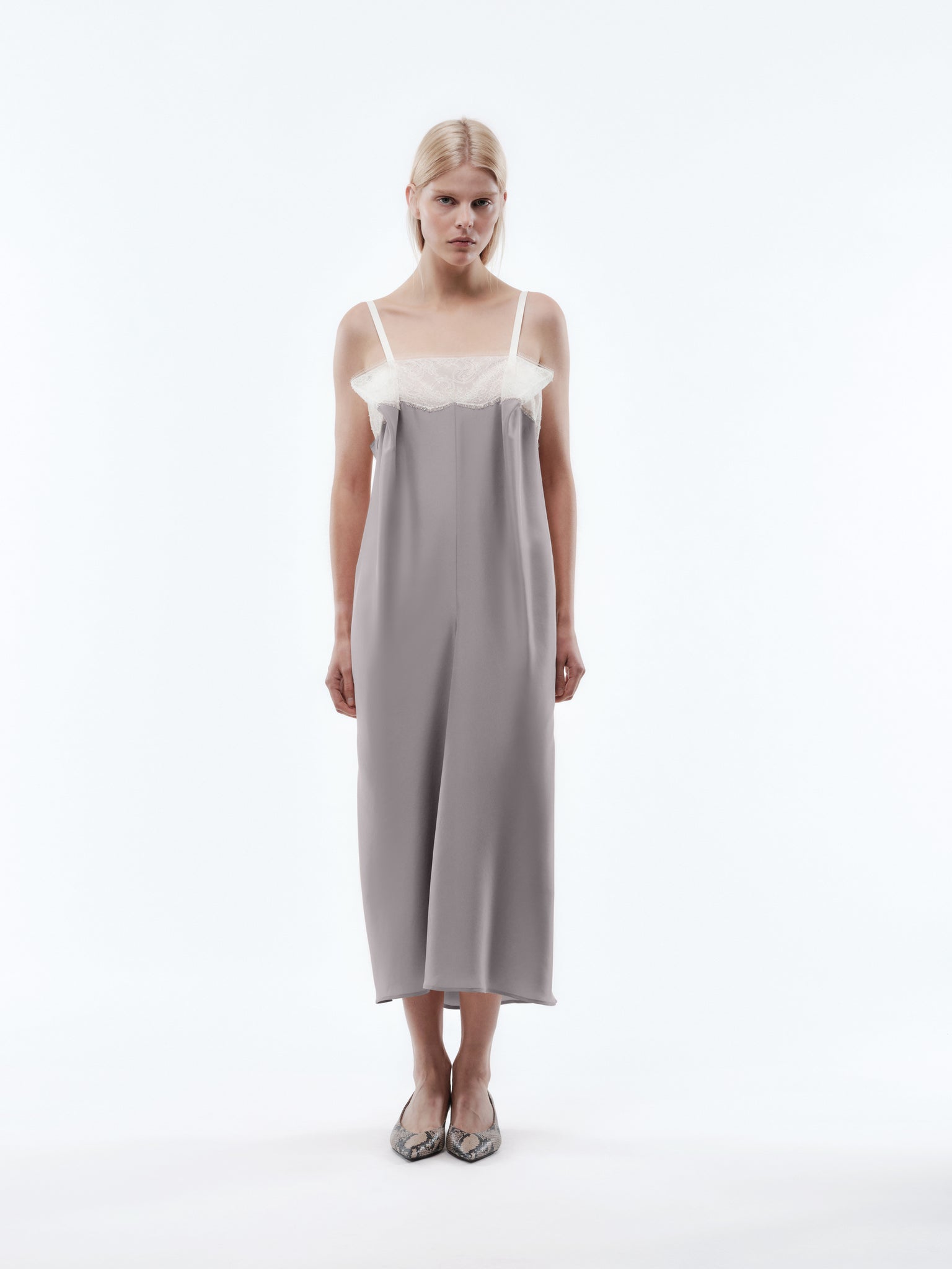 Robe en dentelle en soie habotai