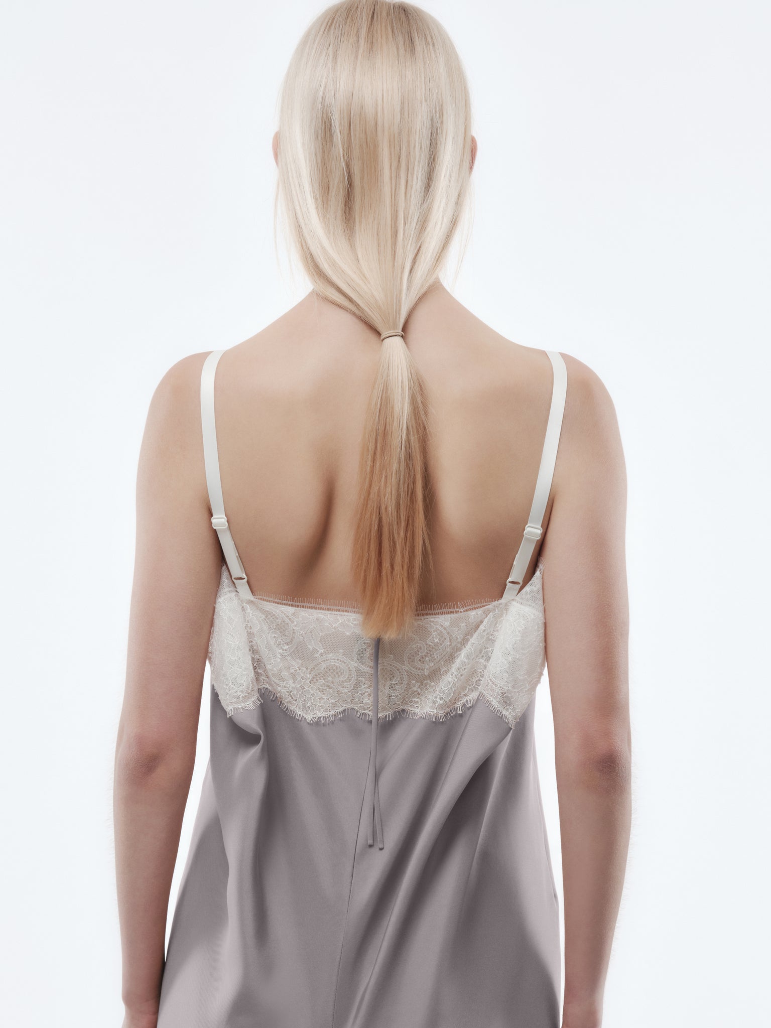 Robe en dentelle en soie habotai