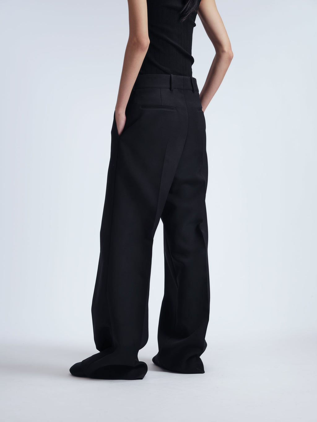 Straight leg trousers in technical cady