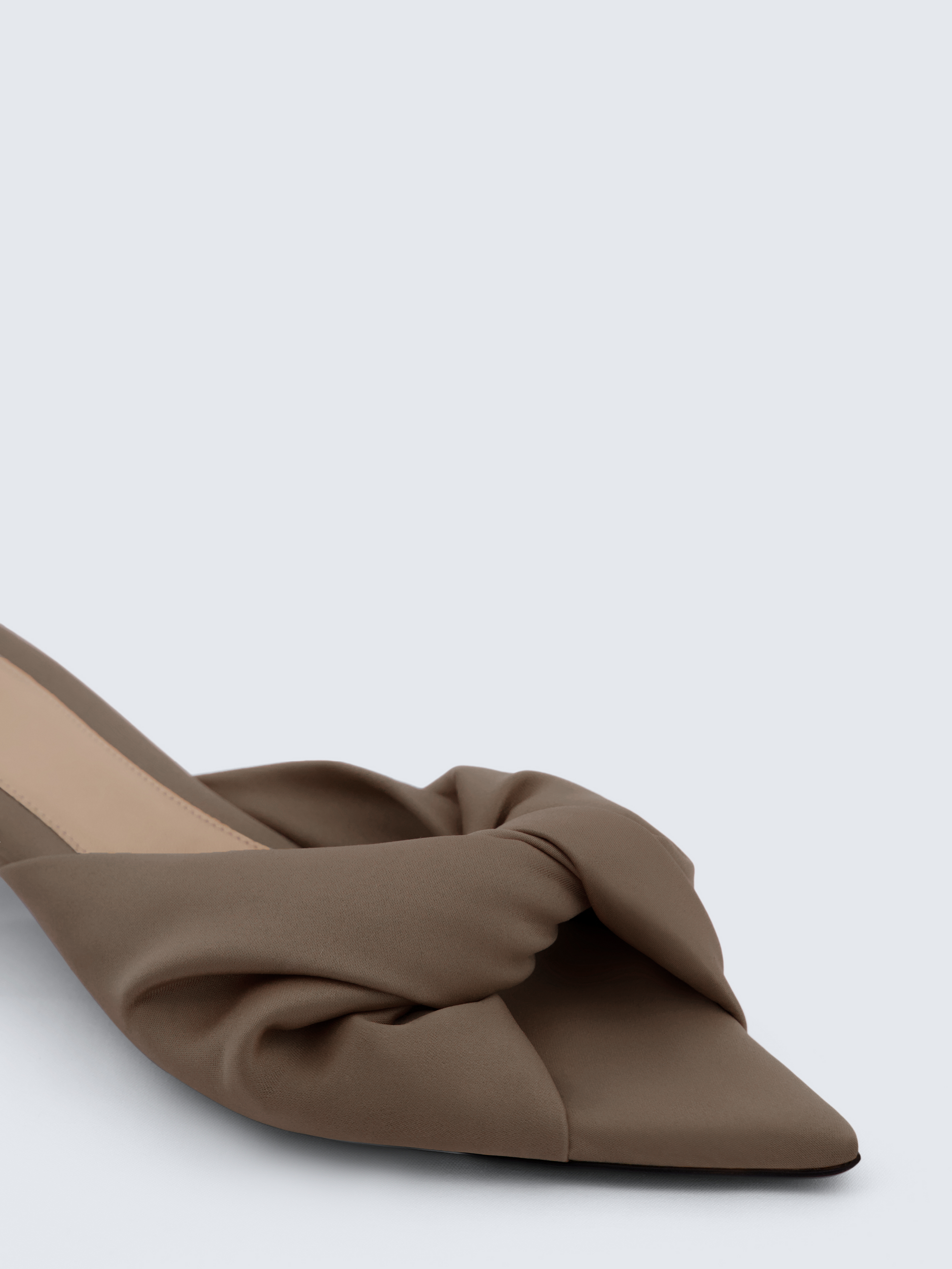 Coupole knotted open toe in satin jersey