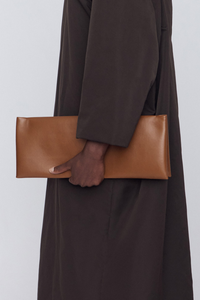 Louise flat clutch in nappa leather