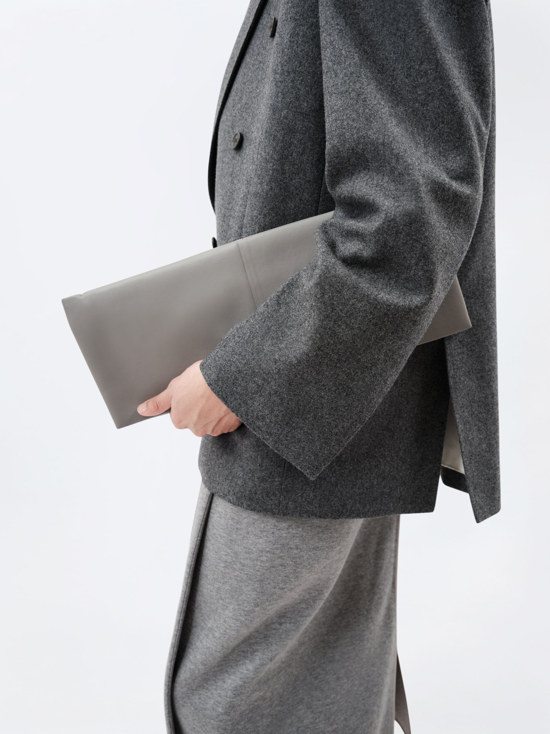 Louise flat clutch in nappa leather