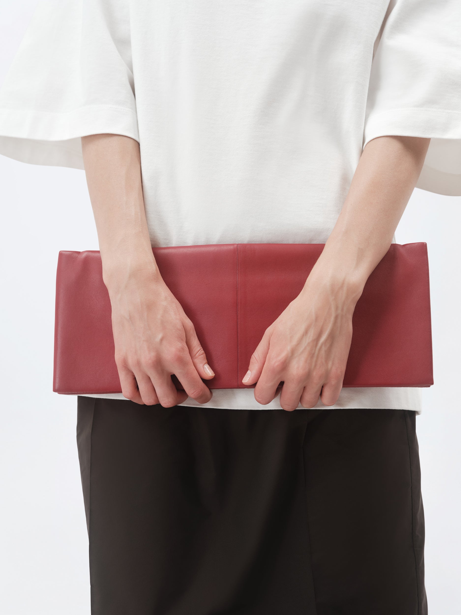 Louise flat clutch in nappa leather