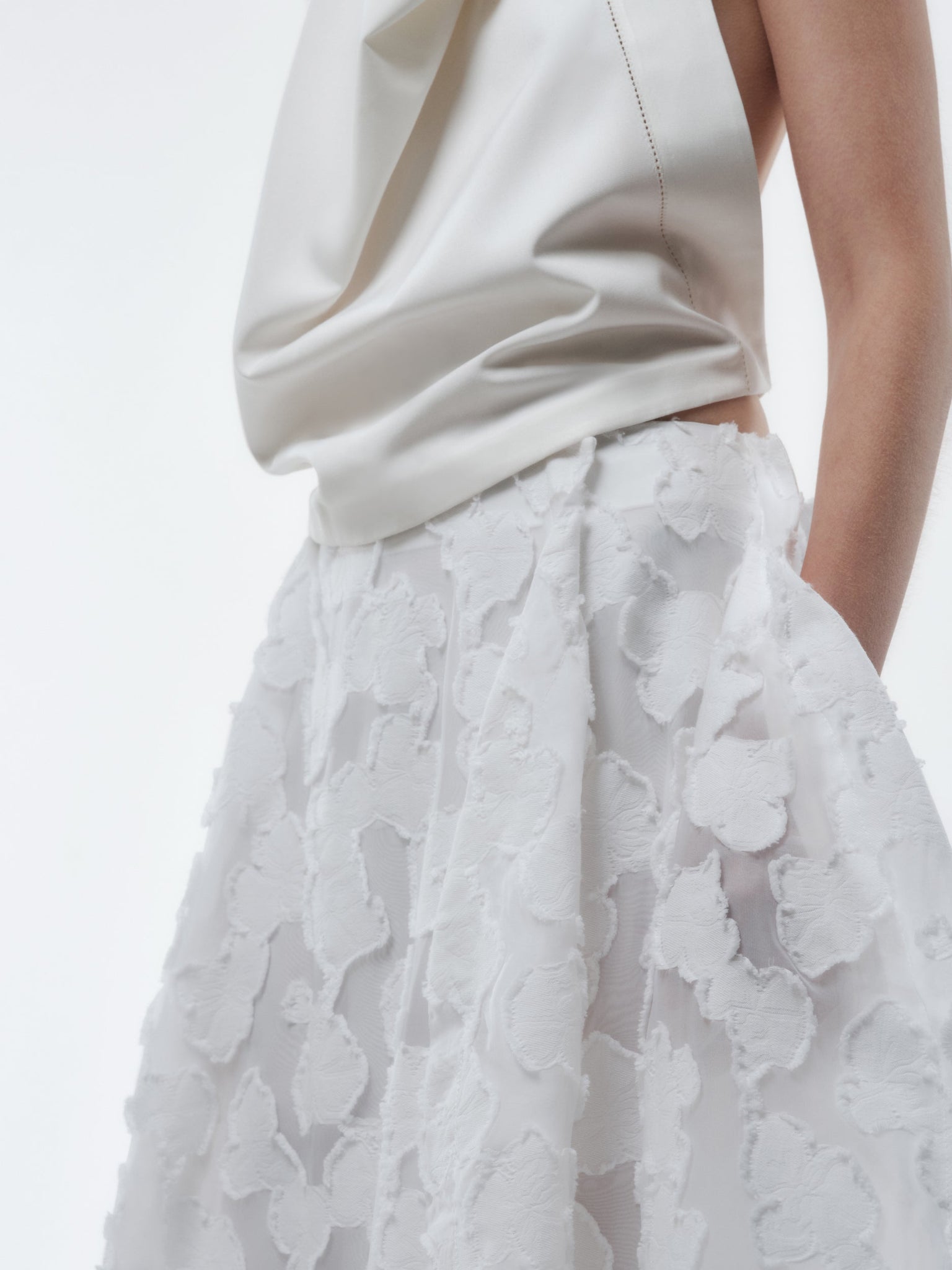 Jupe boule en jacquard coupé