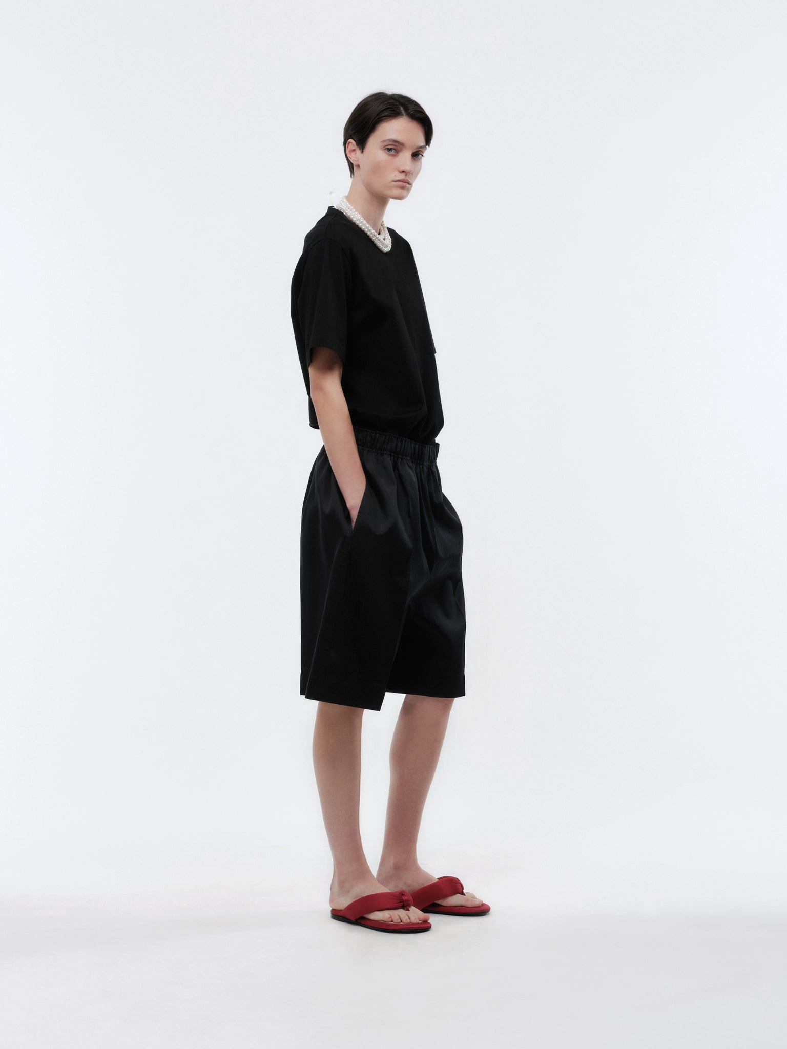 Pull-on Bermudas in silk wool couture