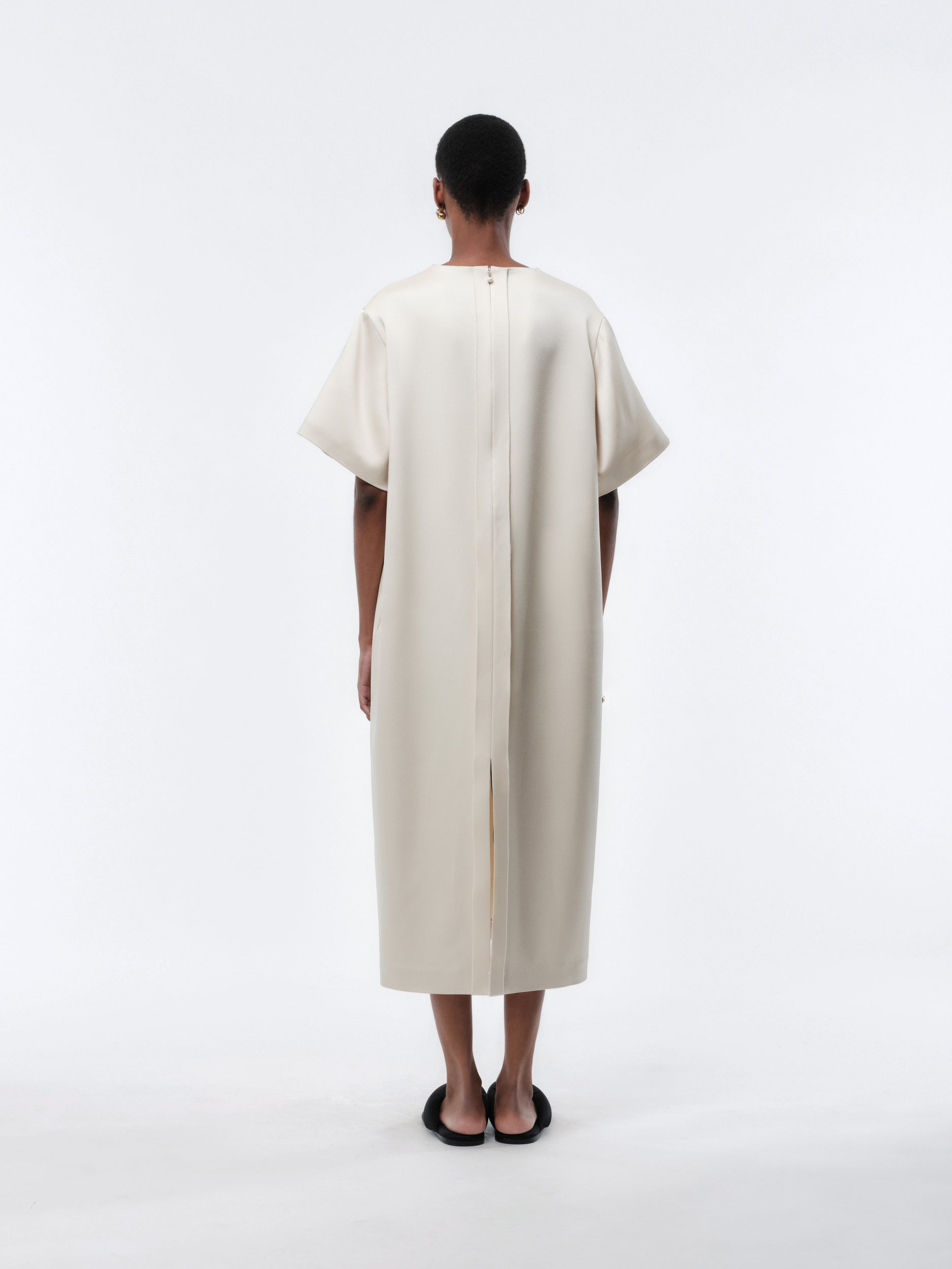 Straight dress in light double satin