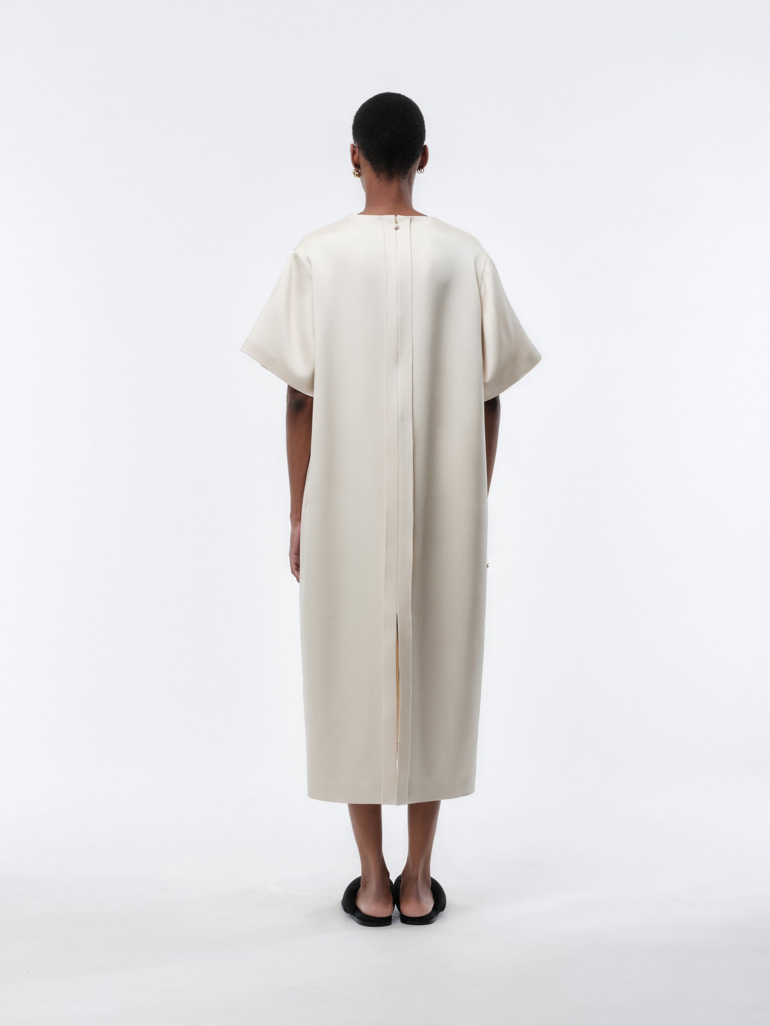 Straight dress in light double satin