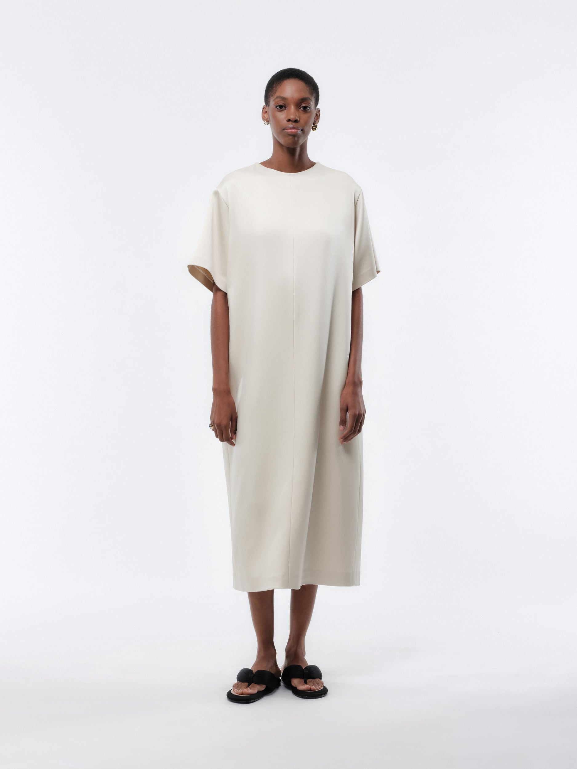 Straight dress in light double satin