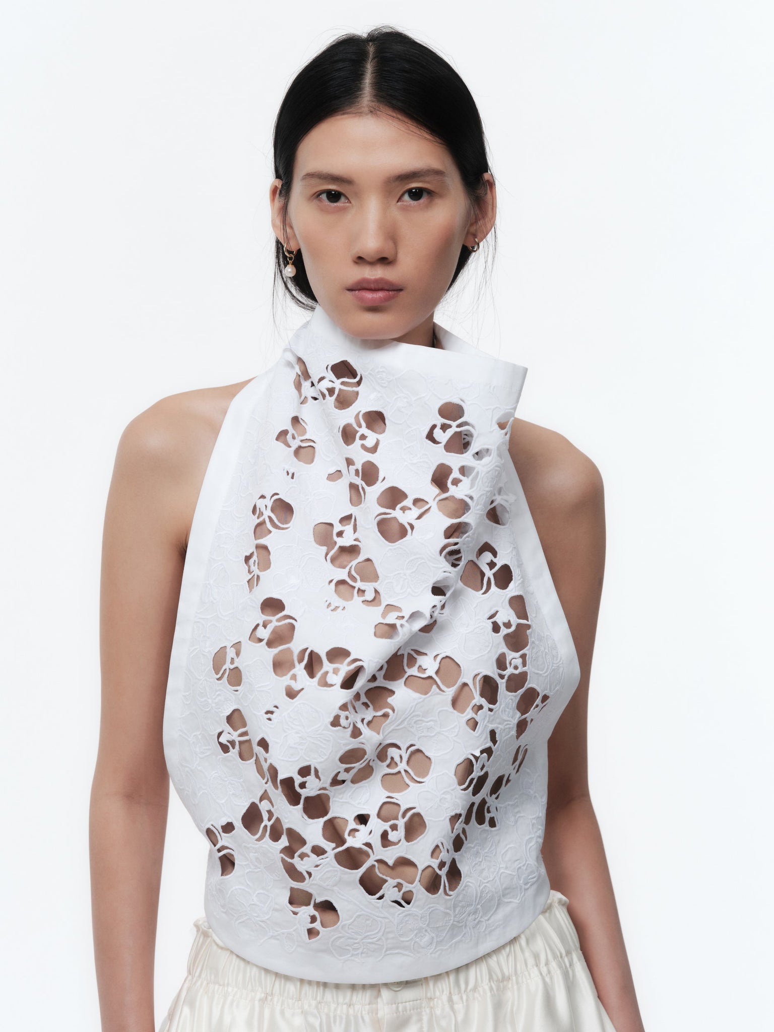 Backless top in matte poplin