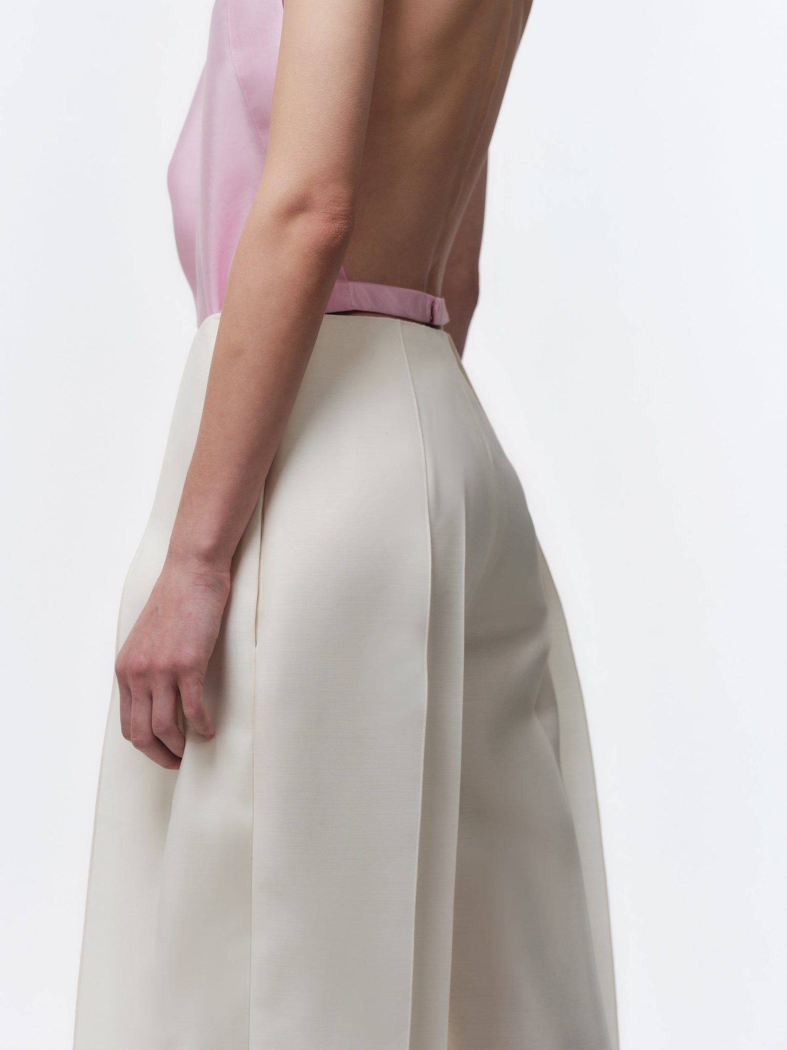 Pantalon déstructuré en toile de soie et laine