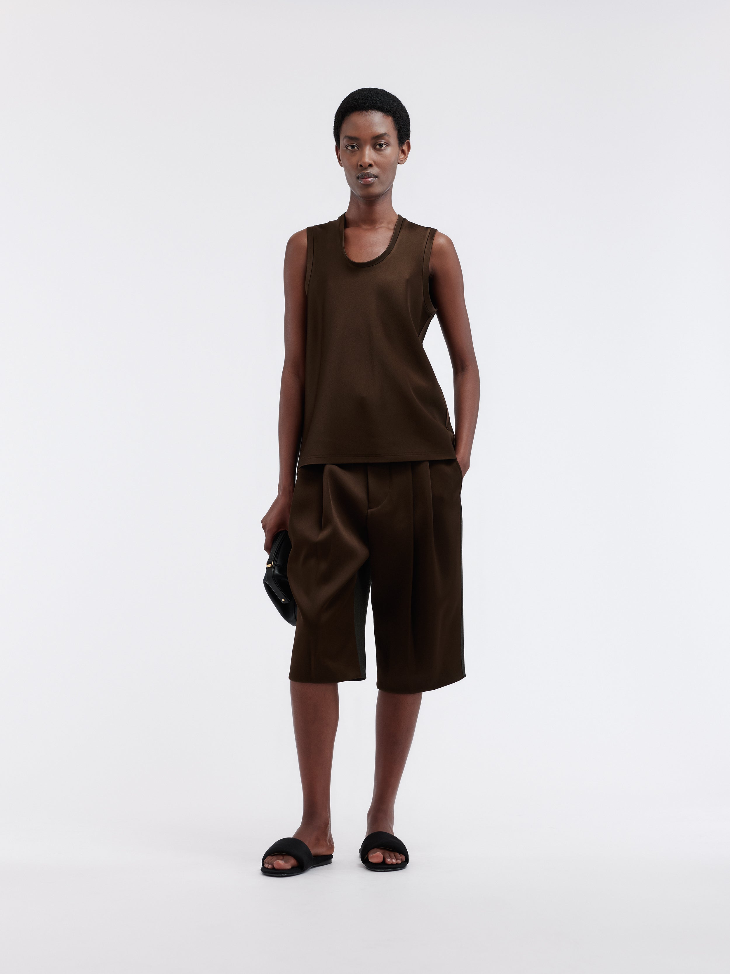 Bermuda à devant en satin en grain de poudre