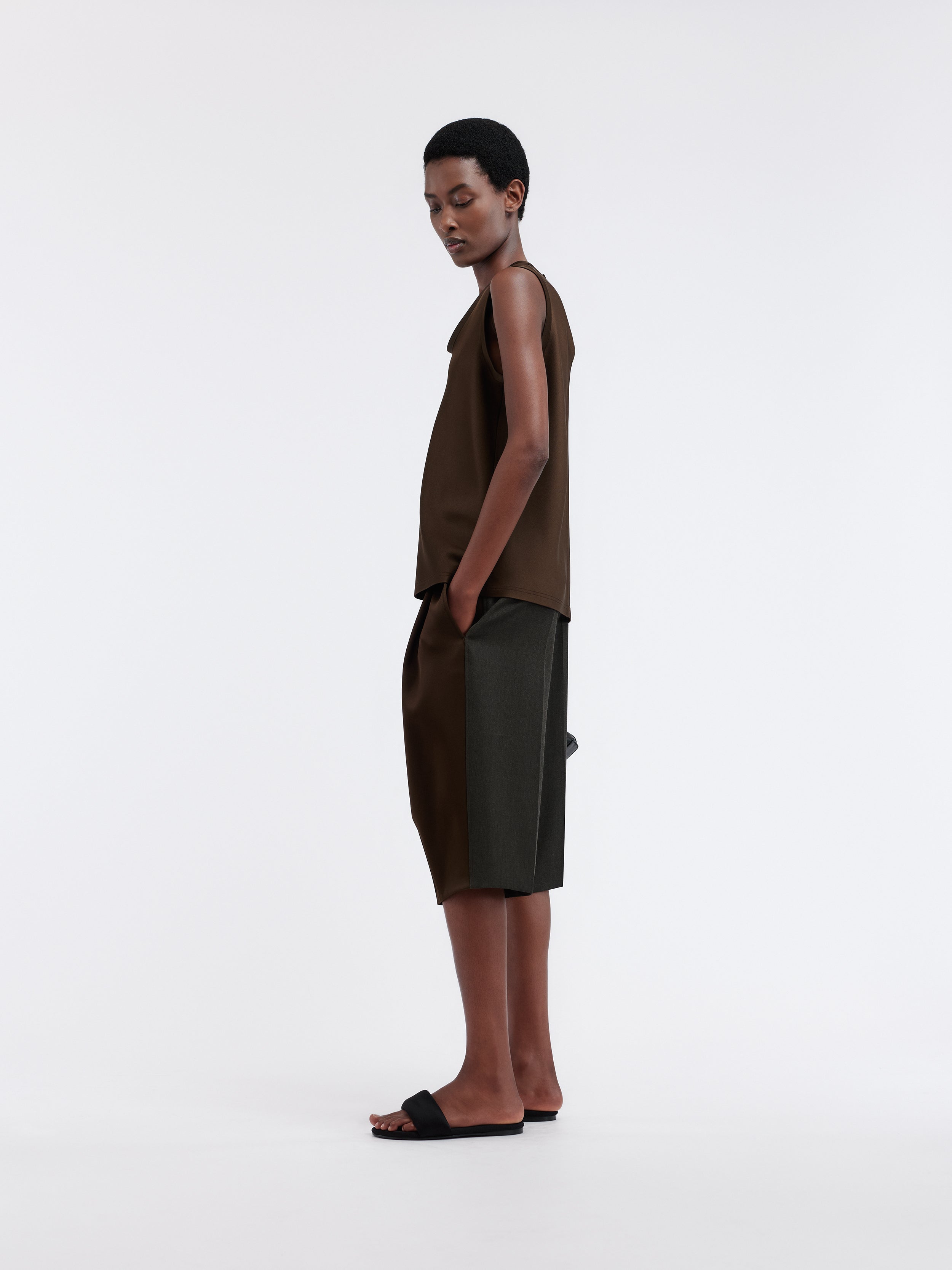 Satin front bermuda in grain de poudre