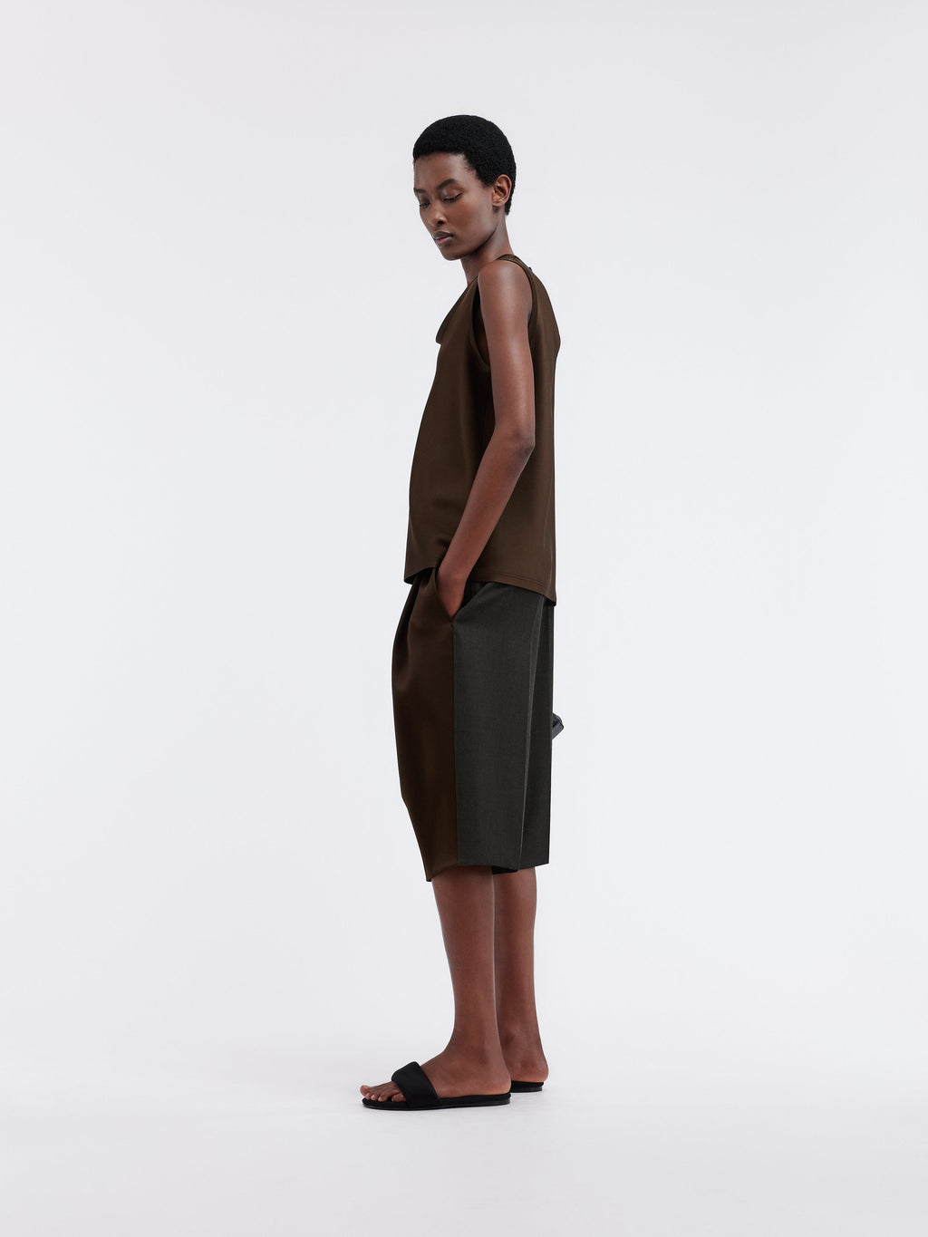 Satin front bermuda in grain de poudre