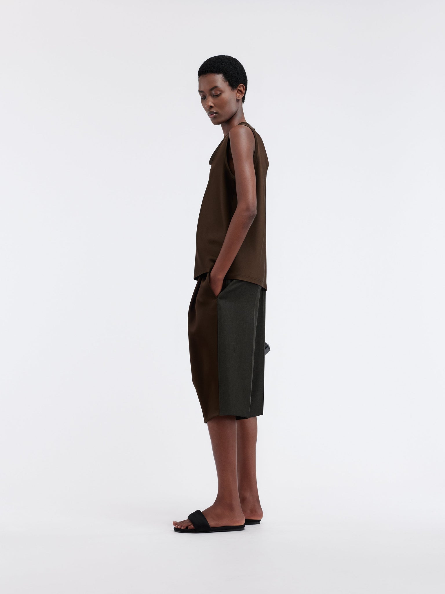 Satin front bermuda in grain de poudre