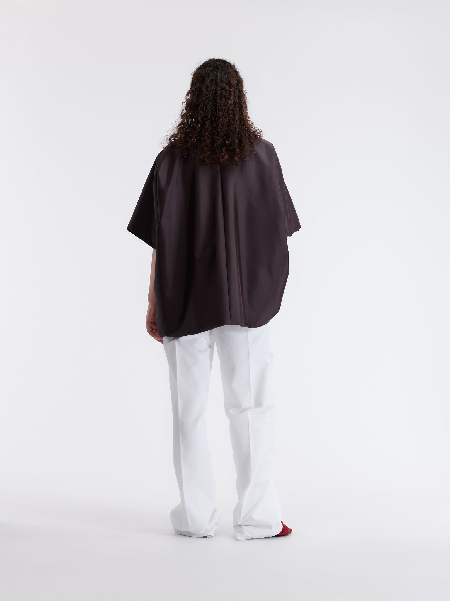 Short sleeved padded coat in technical habotai