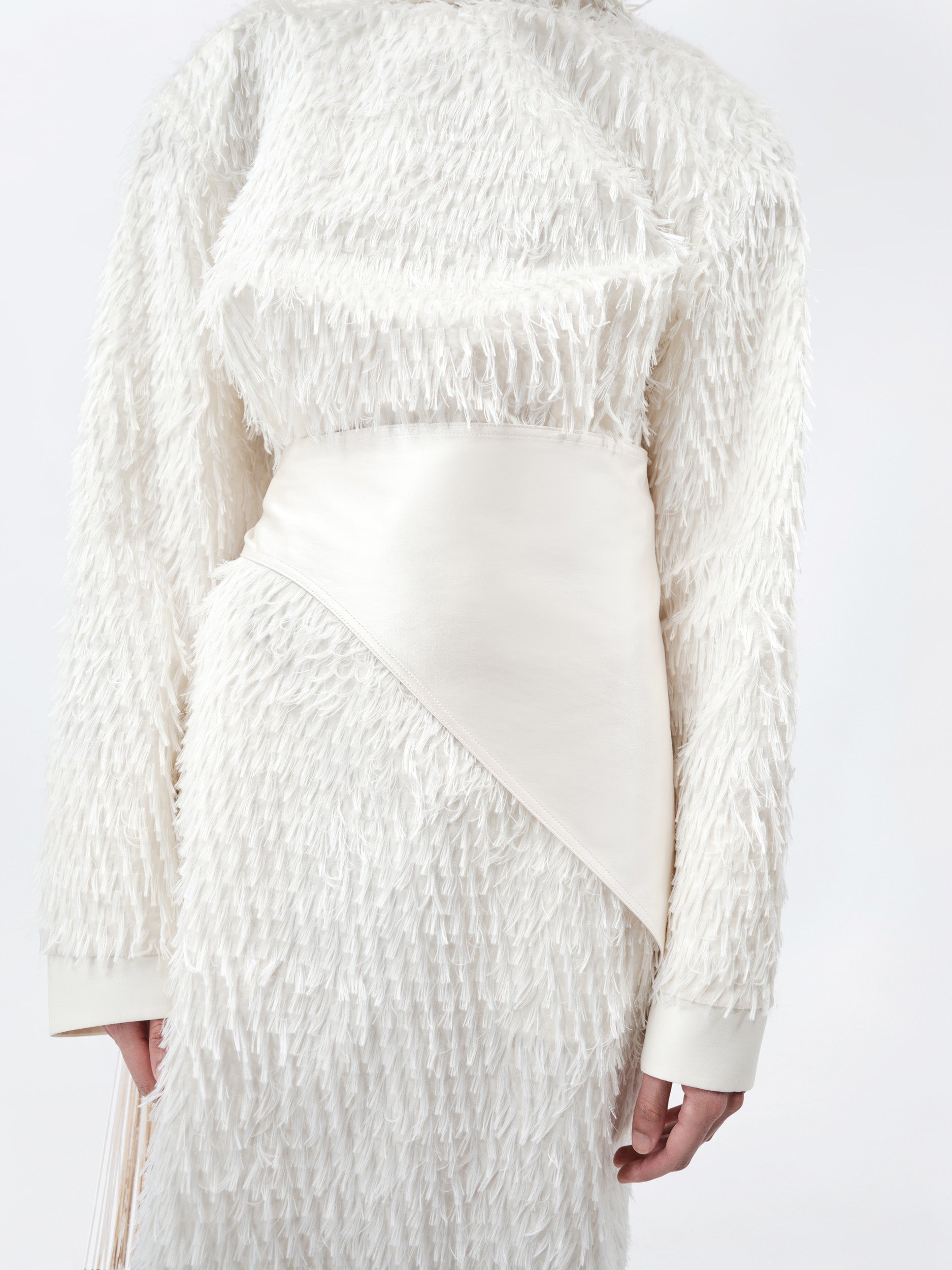 Fitted dress in feather jacquard