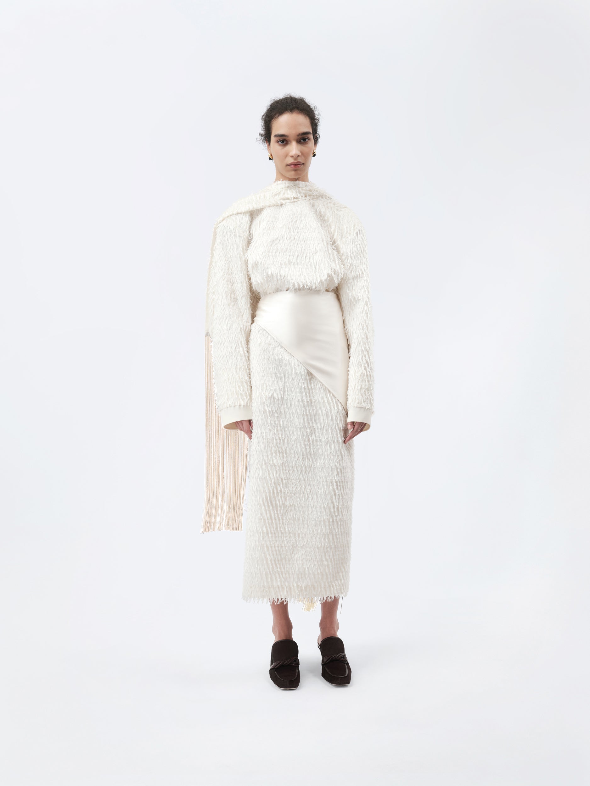 Fringed scarf in feather jacquard