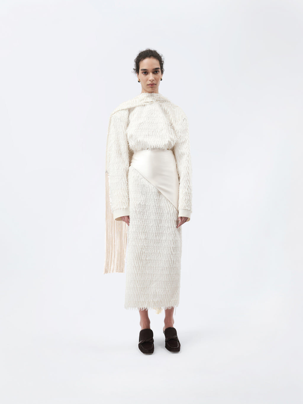 Fringed scarf in feather jacquard