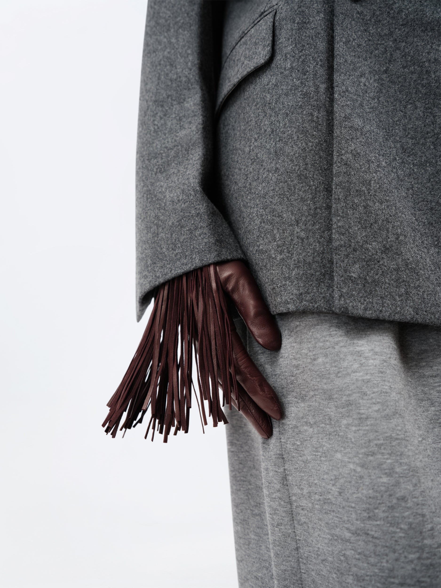 Fringed gloves in soft lamb leather
