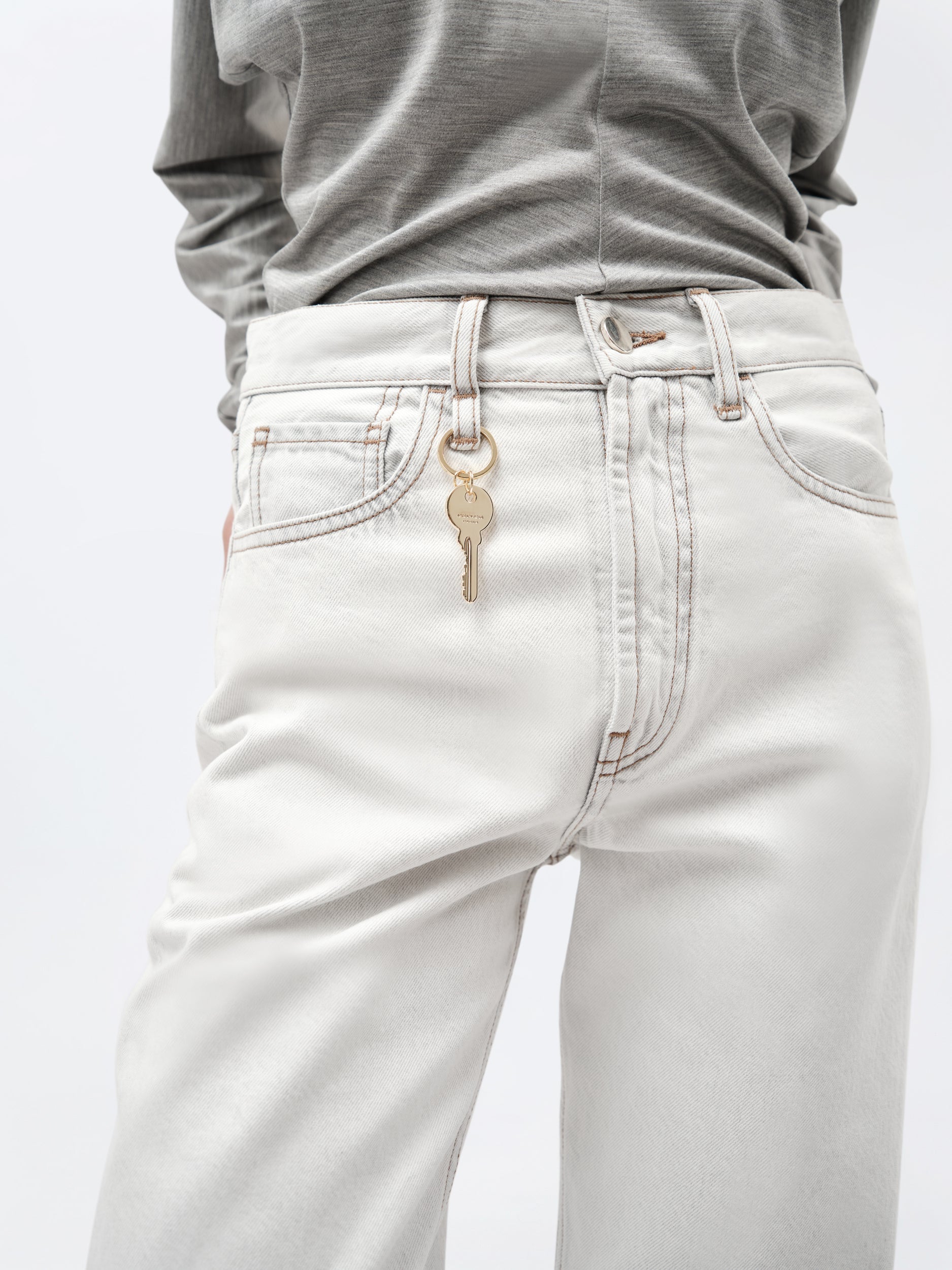 Pantalon 5 poches porte-clé en denim gris clair