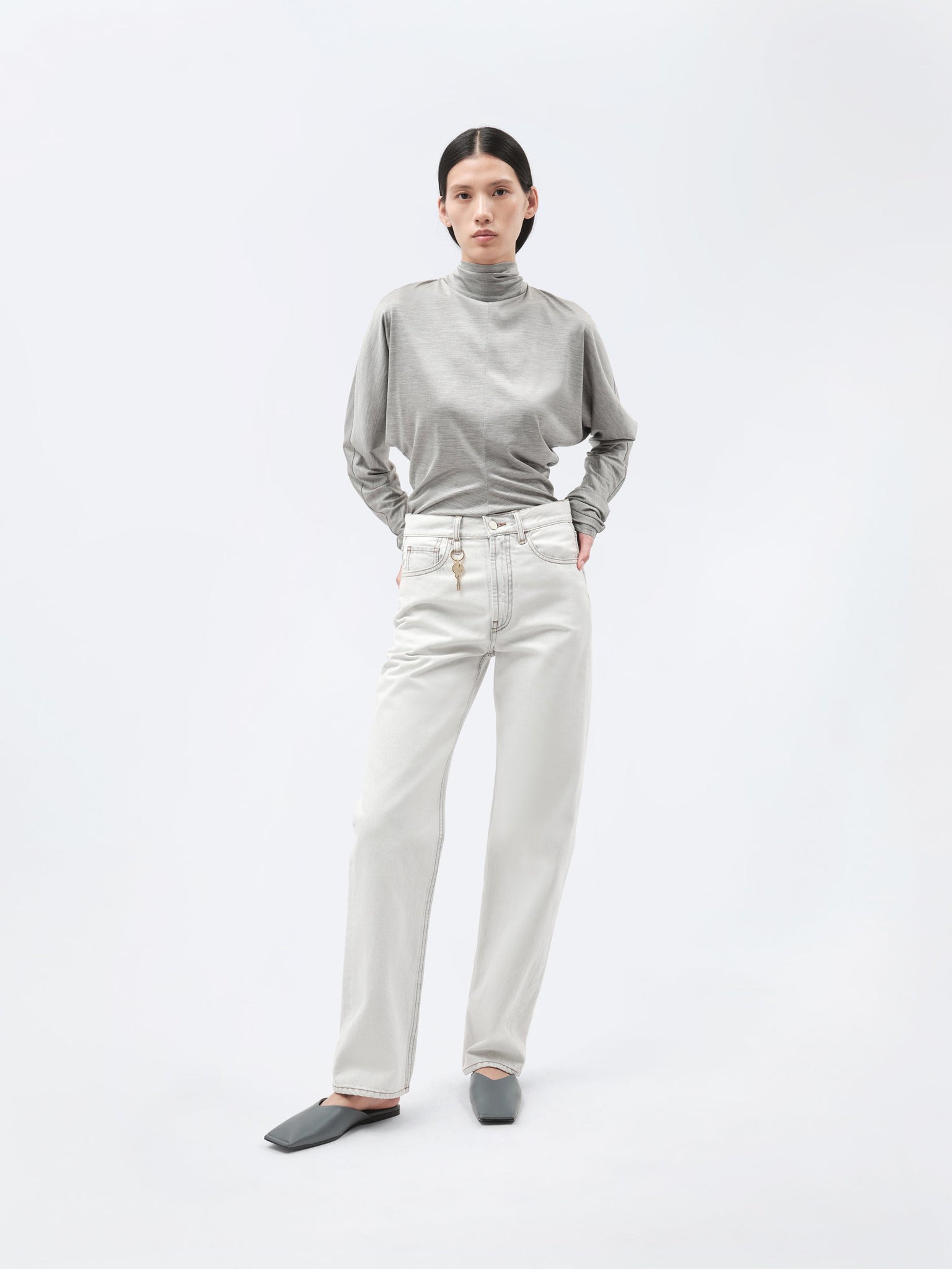 Pantalon 5 poches porte-clé en denim gris clair