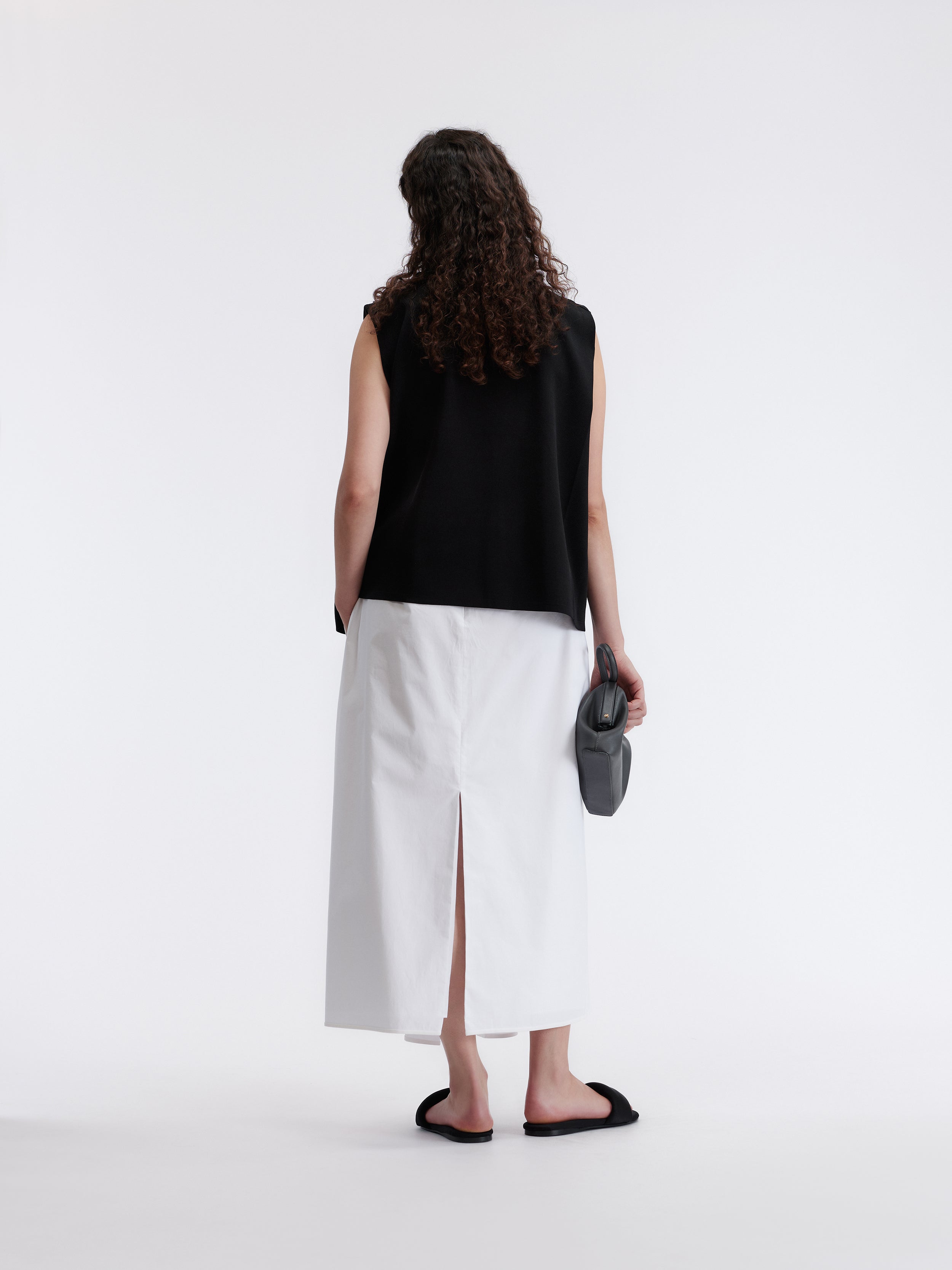 Kilt pin vest in silk punto milano