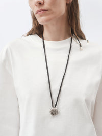 Pendentif talisman Pivoine en laiton argenté